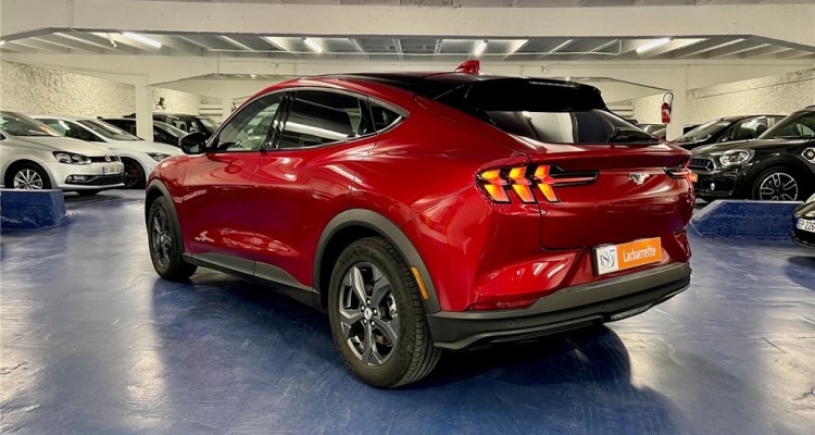 FORD MUSTANG