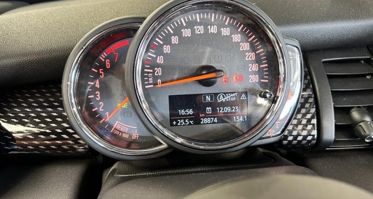 MINI MINI F57