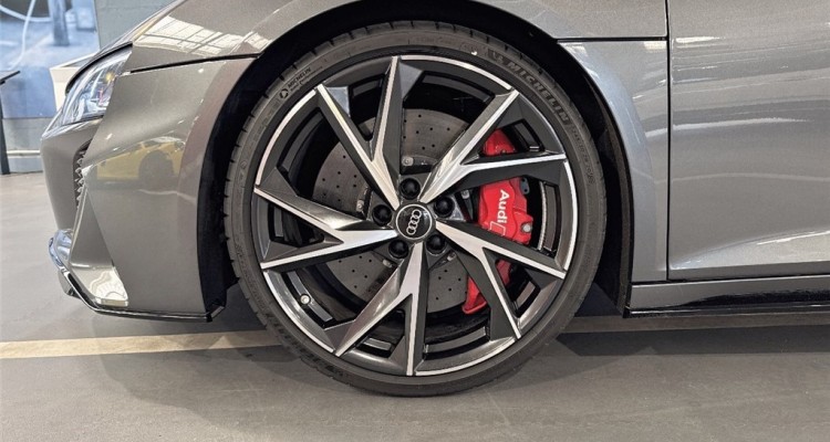 AUDI R8 II