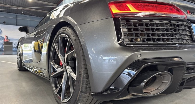 AUDI R8 II