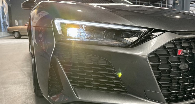 AUDI R8 II
