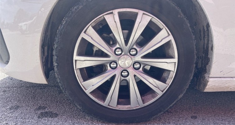 PEUGEOT 308 II