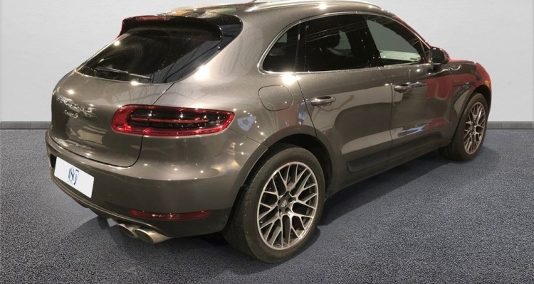 PORSCHE MACAN