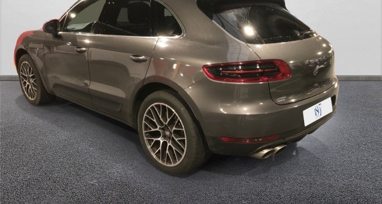 PORSCHE MACAN