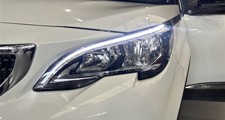 PEUGEOT 3008 II