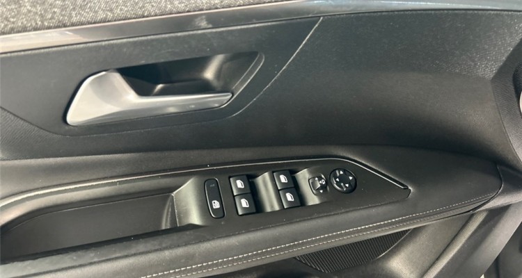 PEUGEOT 3008 II