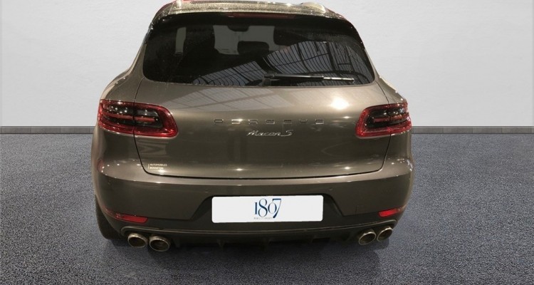 PORSCHE MACAN