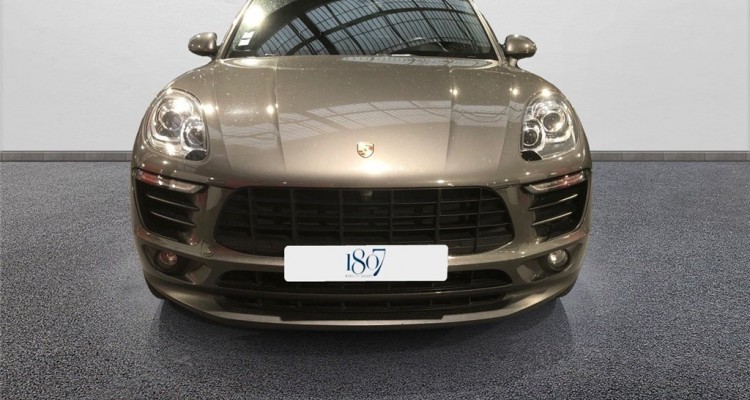 PORSCHE MACAN