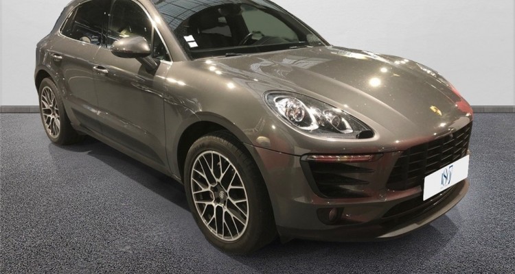 PORSCHE MACAN