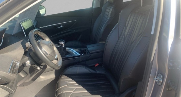 PEUGEOT 5008 II