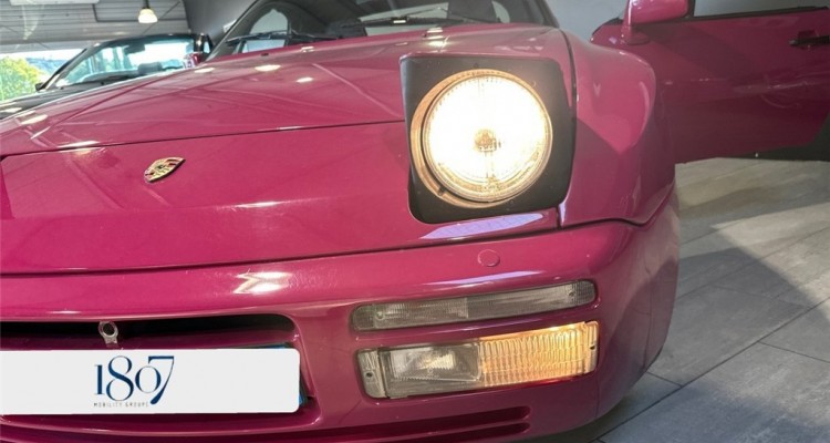 PORSCHE 944