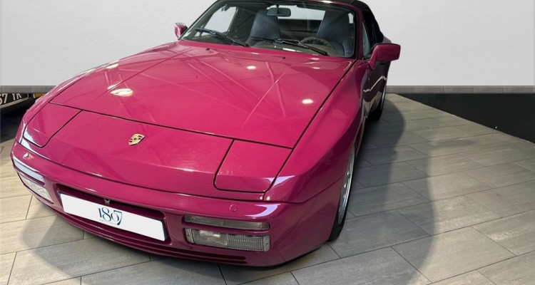 PORSCHE 944