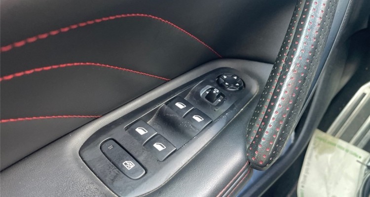 PEUGEOT 308 II