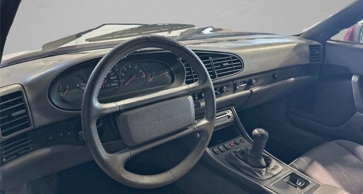 PORSCHE 944