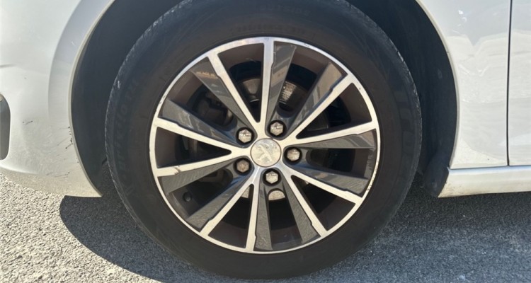 PEUGEOT 308 II